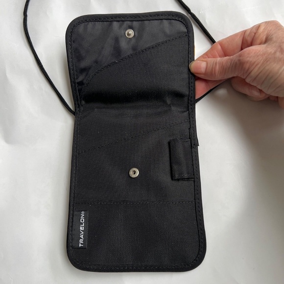Travelon ID and Boarding Pass Holder Black Crossbody Hands Free NEW w/Tags NWT - Picture 3 of 5